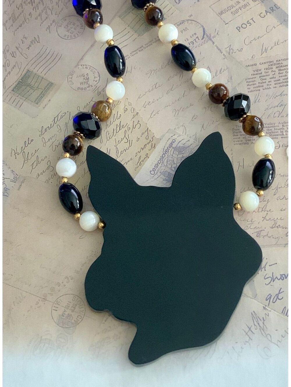 Vintage Lee Sands Inlaid Shell French Bulldog / Boston Terrier Beaded Necklace - Picture 4 of 4